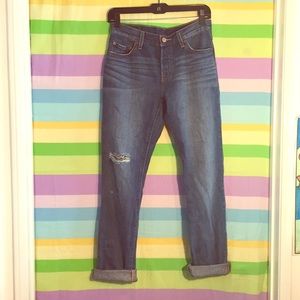 Levi’s Knee Ripped medium blue jeans